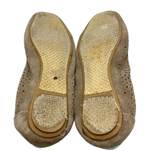 Toms Beige Taupe Casual Flats Boho Slip On Loafers Laser Cut Outs Shoes sz 8 - Picture 13 of 16